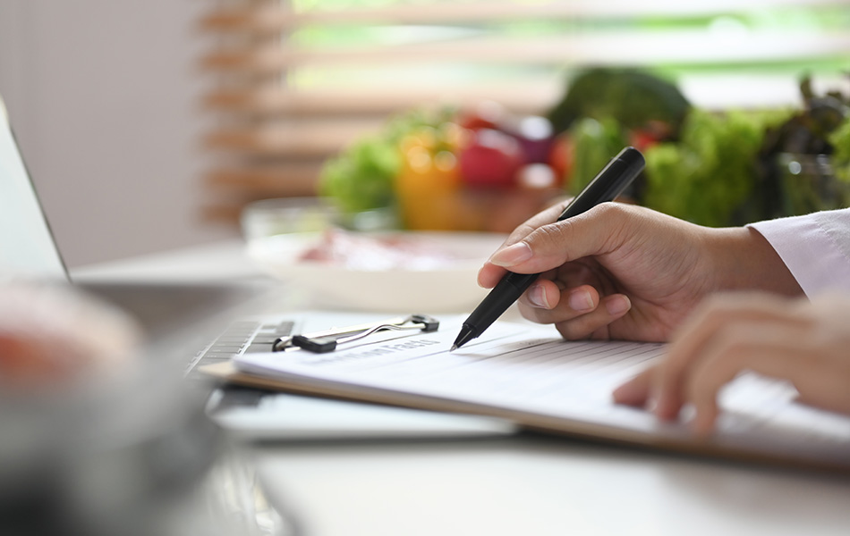 Doctor coming up with nutritional plan.